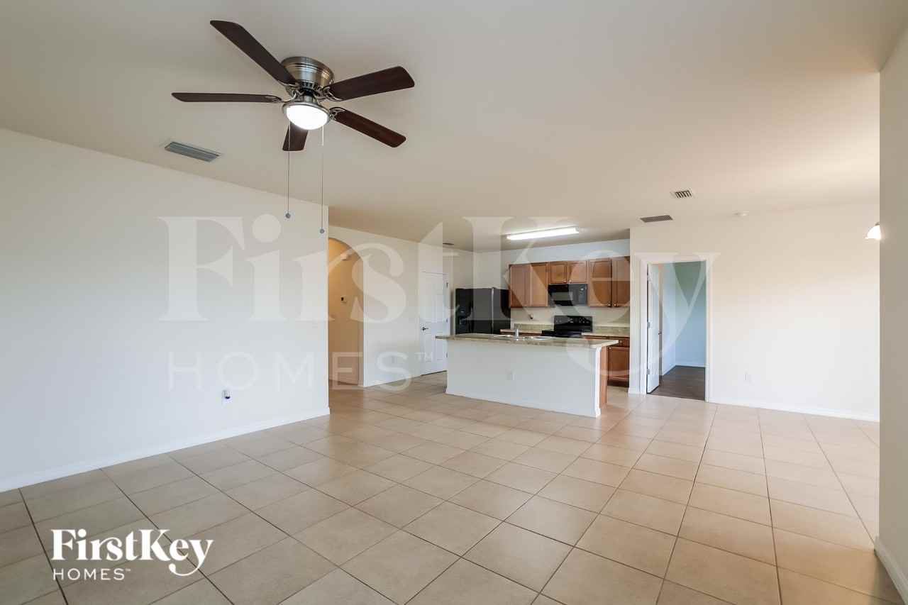 119 Se 20th St - Photo 4 of 16