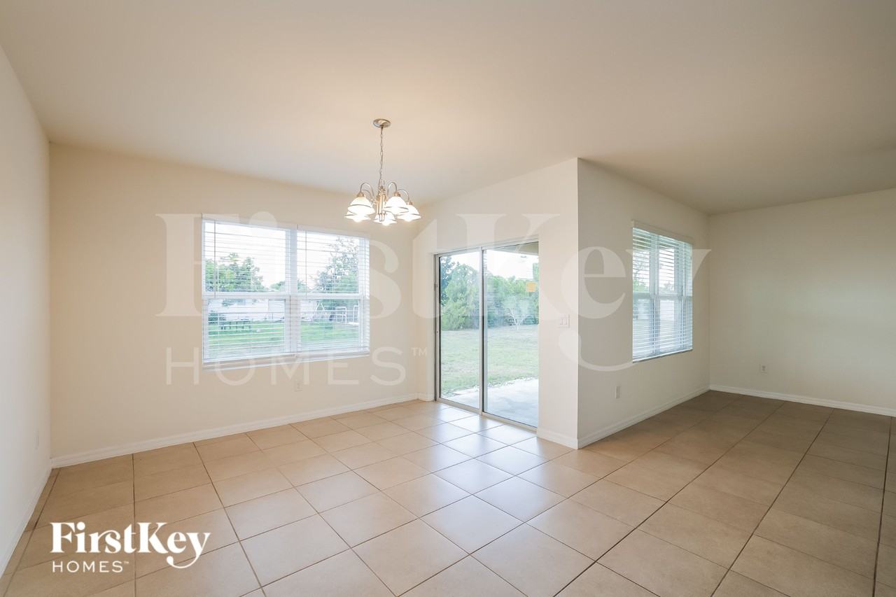 119 Se 20th St - Photo 5 of 16