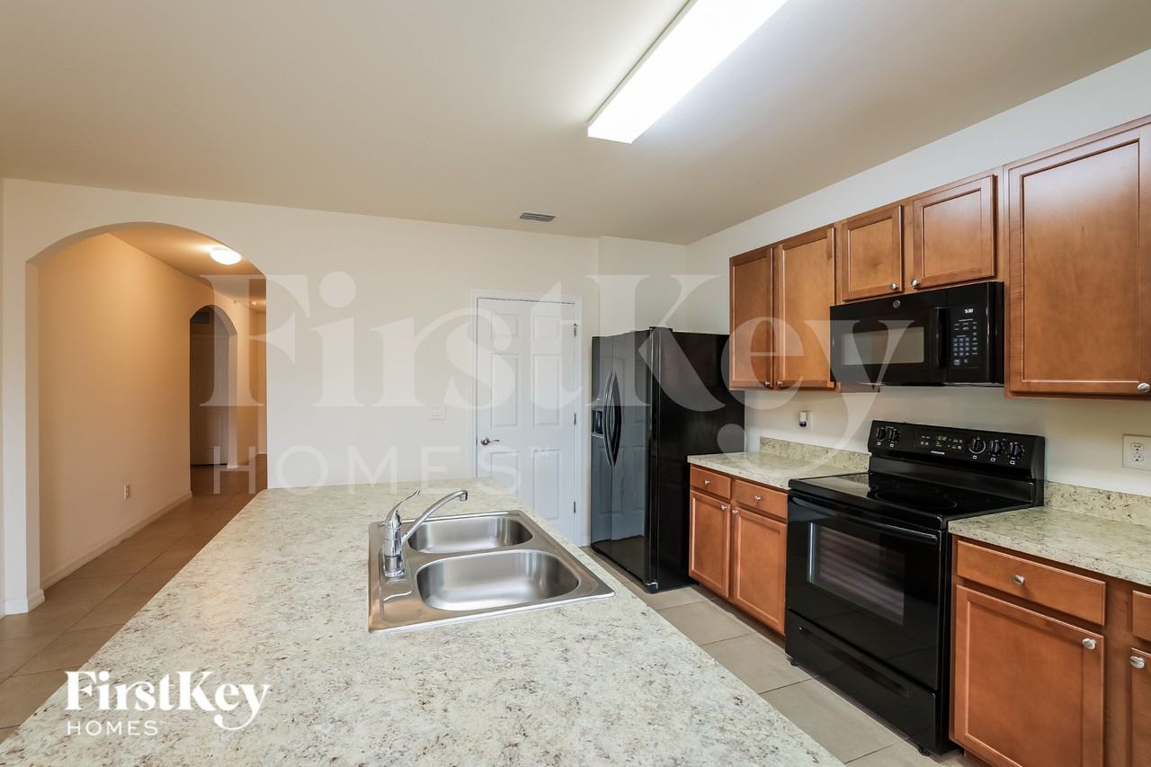 119 Se 20th St - Photo 7 of 16