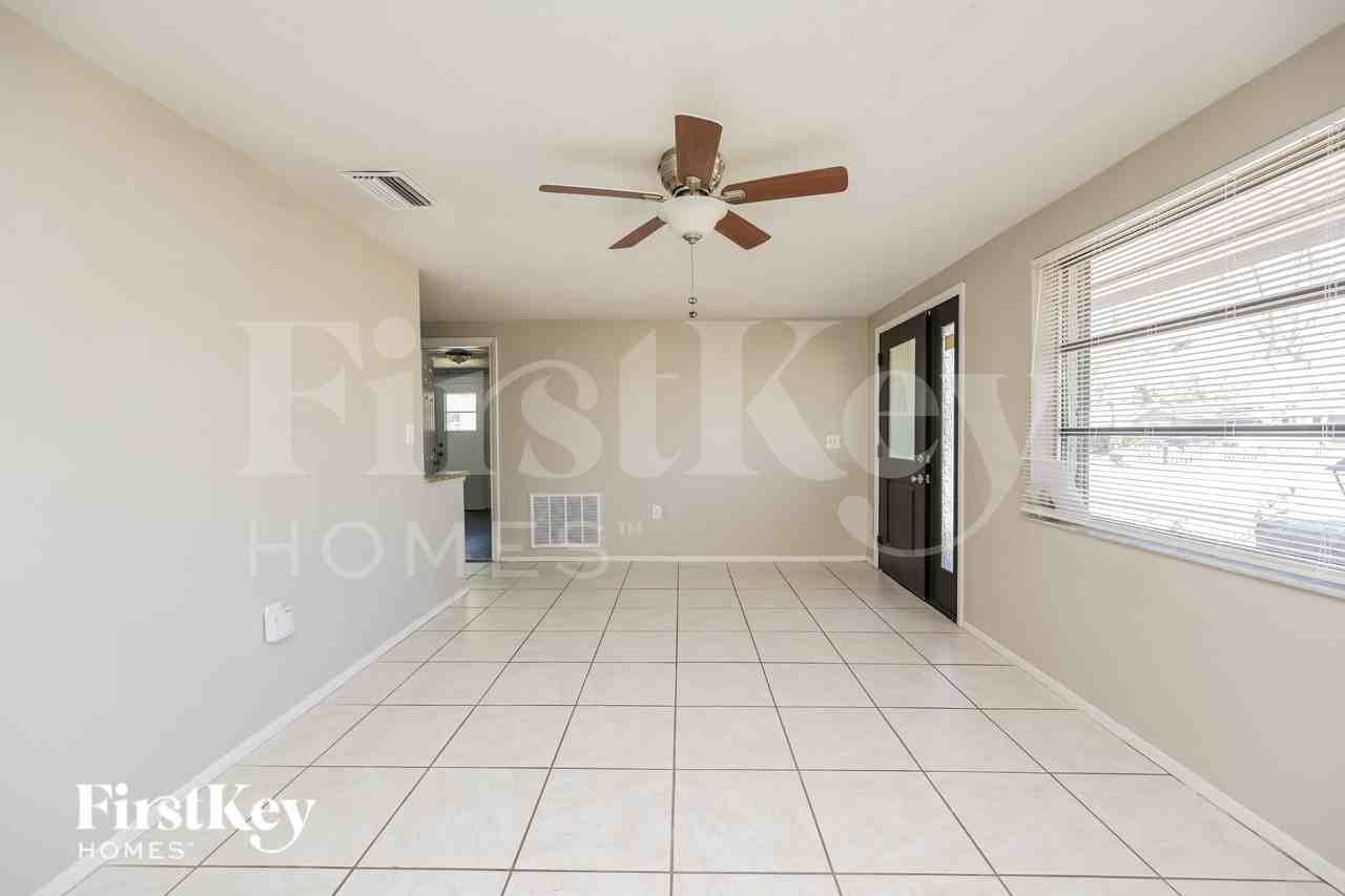 10905 Kingsbridge Rd - Photo 2 of 17