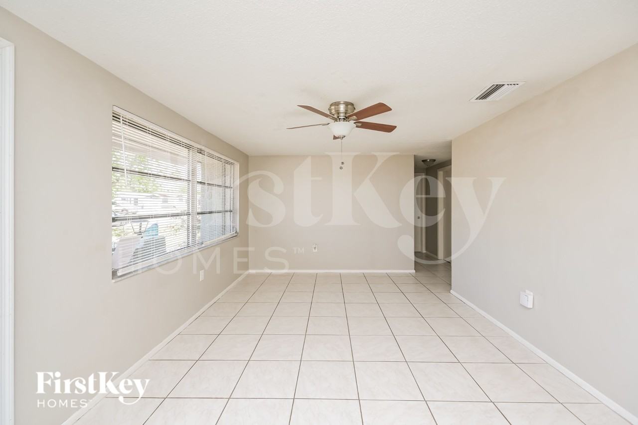 10905 Kingsbridge Rd - Photo 3 of 17