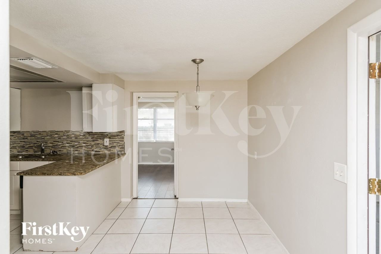 10905 Kingsbridge Rd - Photo 5 of 17