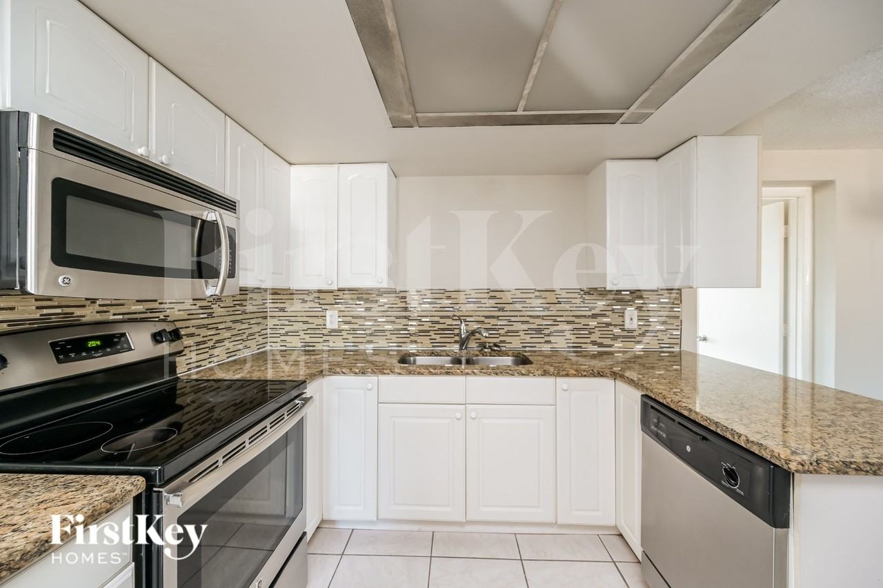 10905 Kingsbridge Rd - Photo 6 of 17