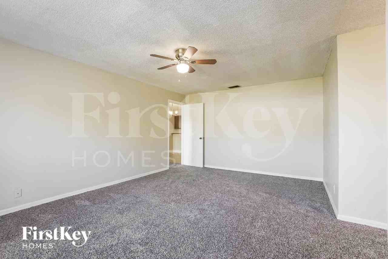 1051 Shepherd Ave - Photo 5 of 16