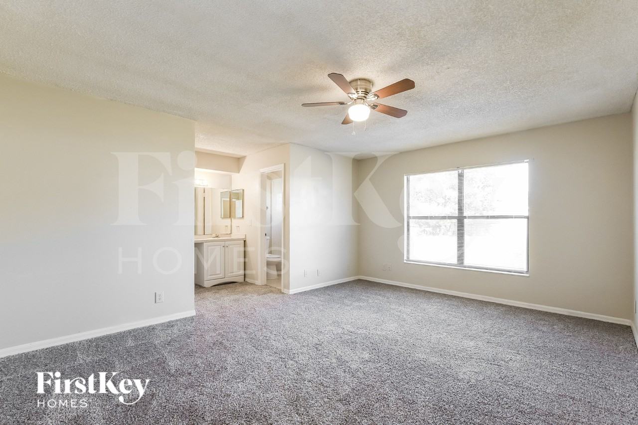 1051 Shepherd Ave - Photo 6 of 16