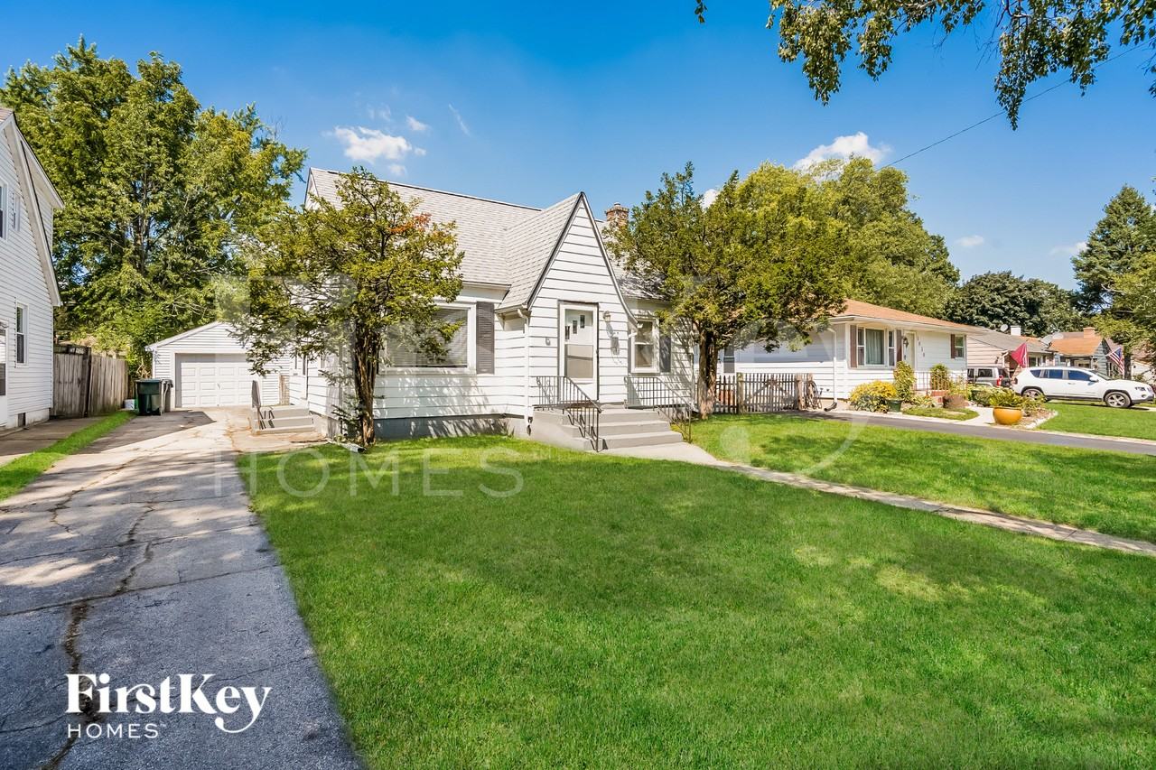 1026 Muirfield Ave - Photo 2 of 15