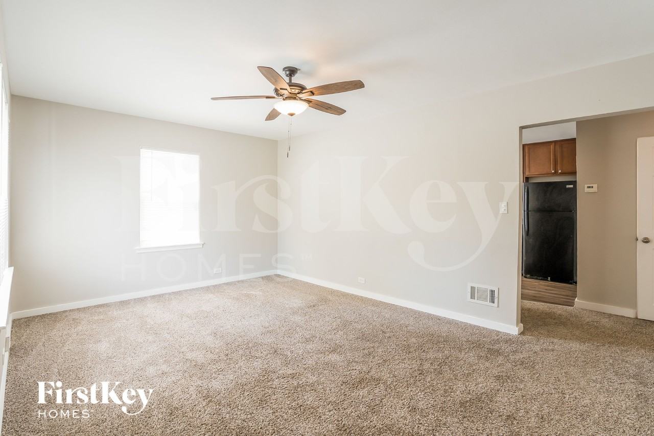 1026 Muirfield Ave - Photo 4 of 15