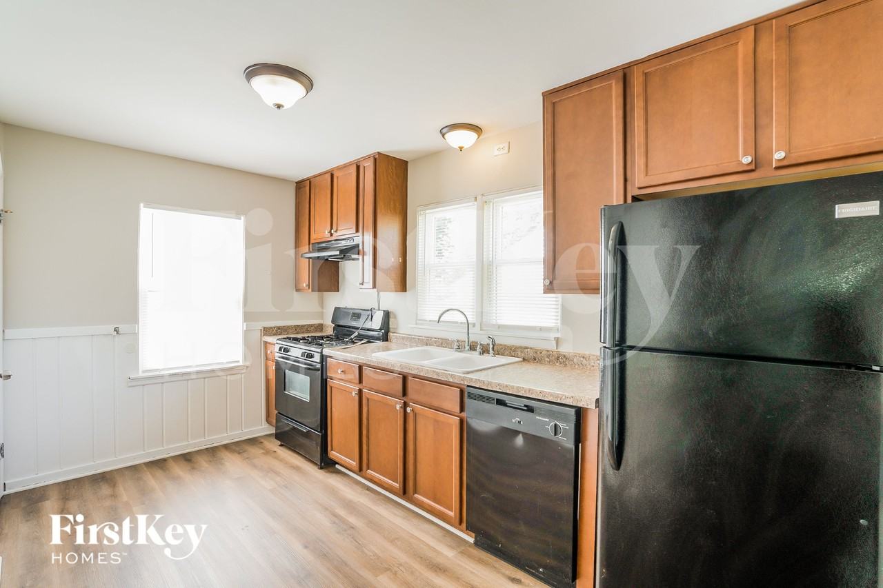 1026 Muirfield Ave - Photo 6 of 15