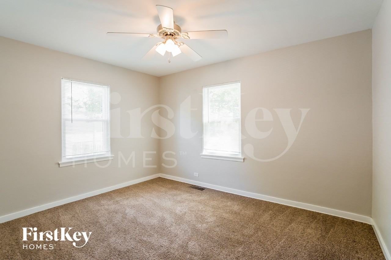 1026 Muirfield Ave - Photo 7 of 15