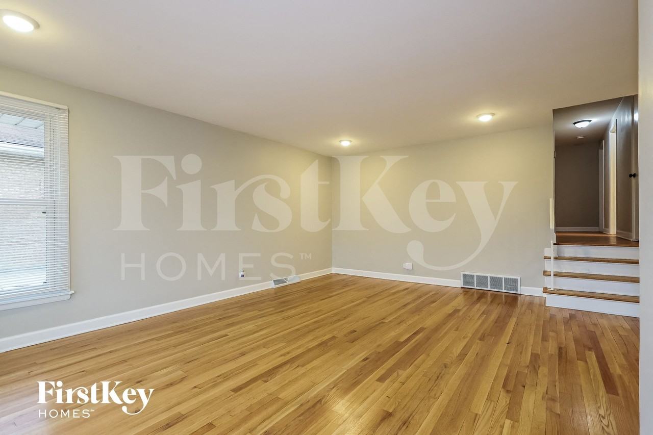 1018 E 161st Pl - Photo 2 of 15