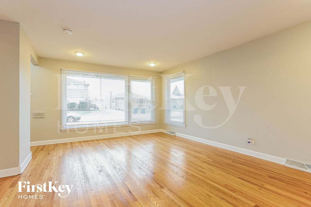 1018 E 161st Pl - Photo 3 of 15