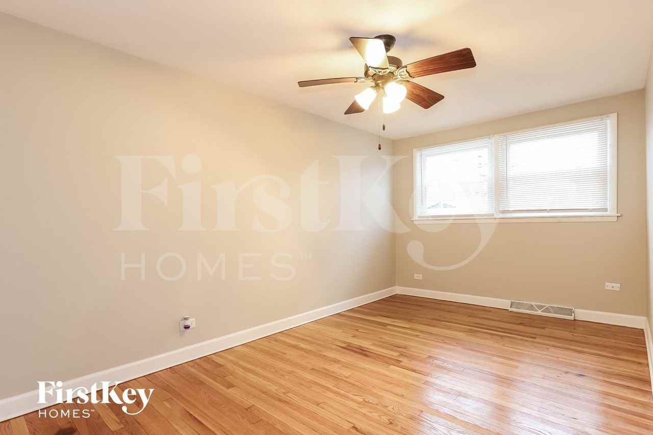 1018 E 161st Pl - Photo 6 of 15