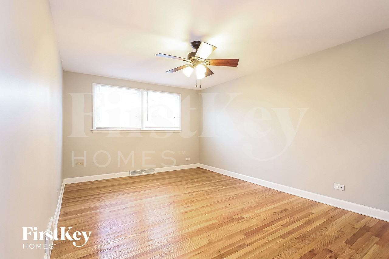 1018 E 161st Pl - Photo 7 of 15