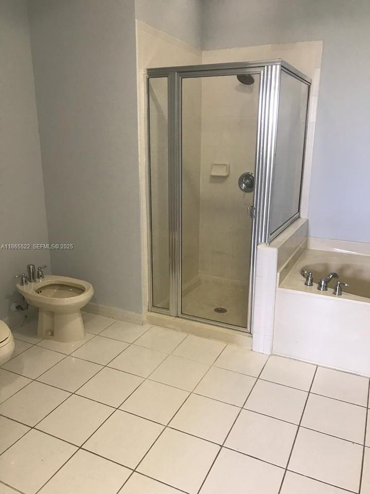 8478 Southwest 166th Place - Photo 4 of 18