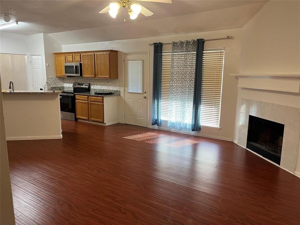 1300 Marchant Pl - Photo 3 of 4