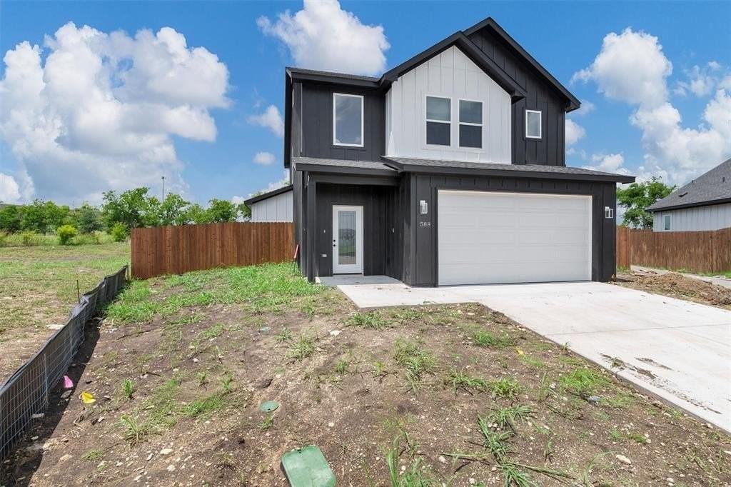 588 Highview Ct - Photo 4 of 40