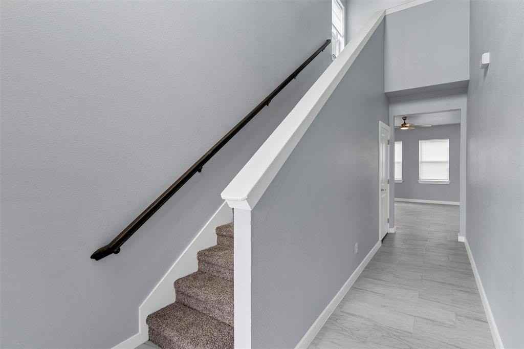 588 Highview Ct - Photo 5 of 40