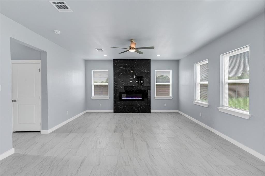 588 Highview Ct - Photo 7 of 40