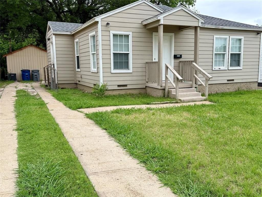 2303 Deer Path Dr - Photo 2 of 17