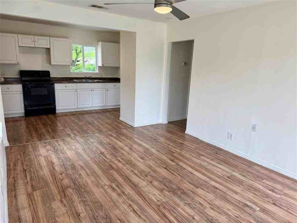 2303 Deer Path Dr - Photo 6 of 17