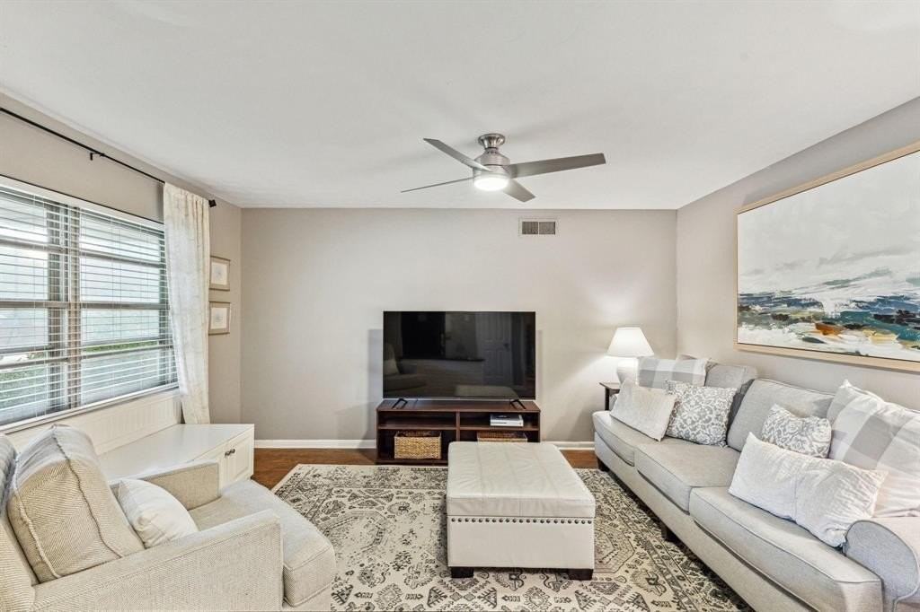 2127 Clarksdale Dr - Photo 5 of 18