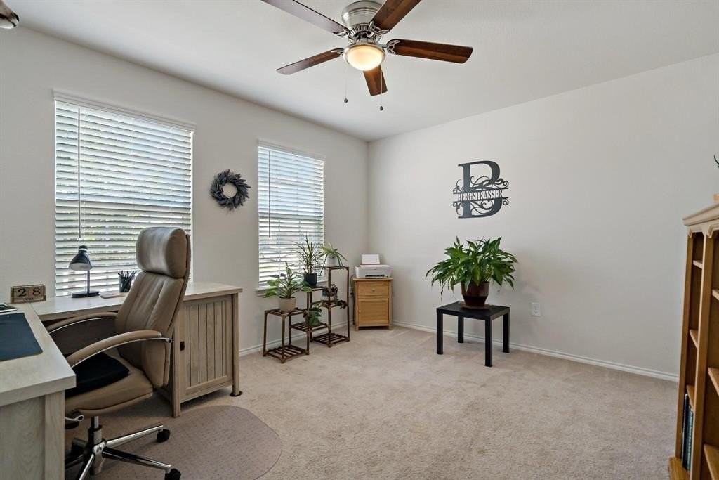 1413 Vernon Dr - Photo 4 of 28