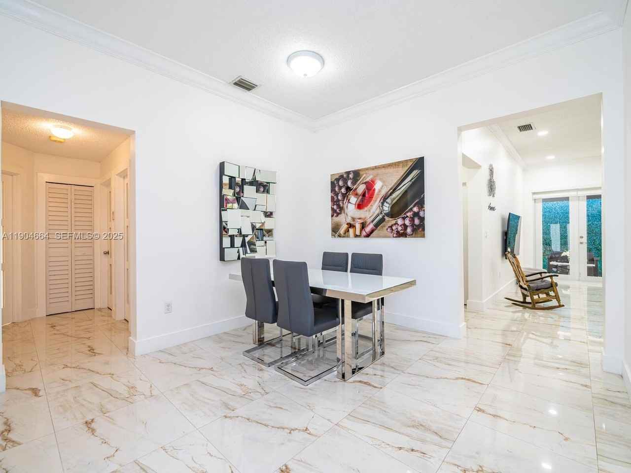 16332 Southwest 83rd Lane - Photo 4 of 40