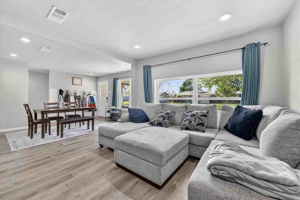 324 N Shore Pl - Photo 4 of 23