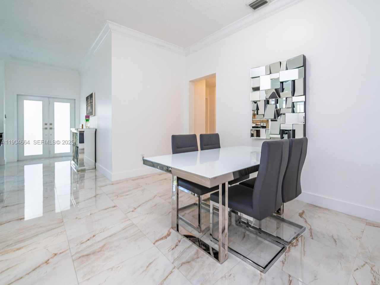 16332 Southwest 83rd Lane - Photo 7 of 40