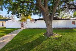 featured image of 6930 Thornwood Dr