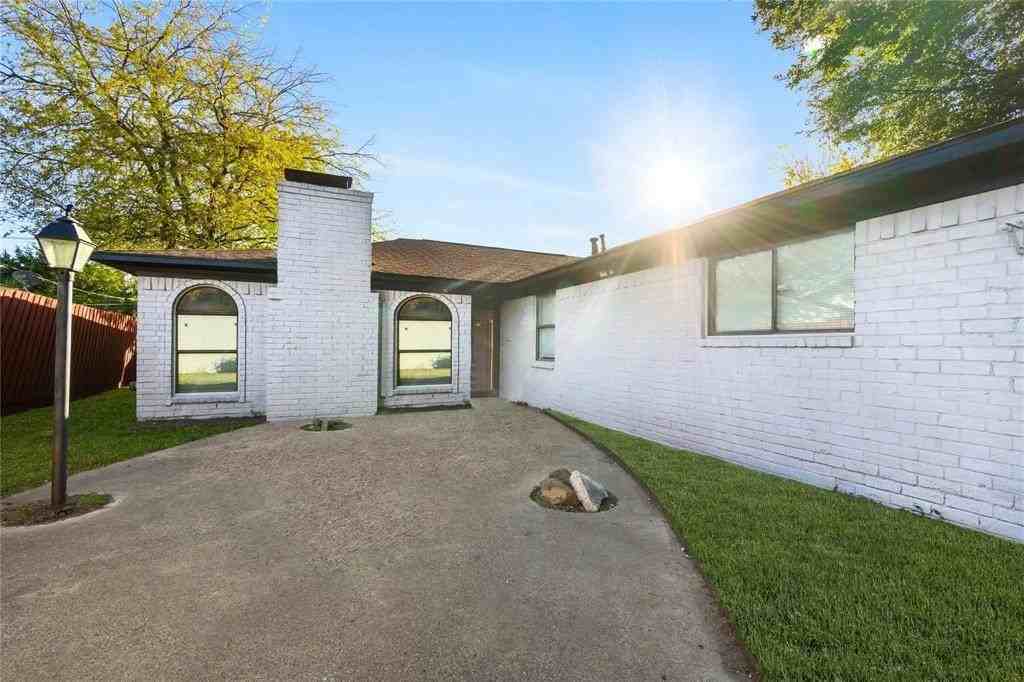 6930 Thornwood Dr - Photo 2 of 19