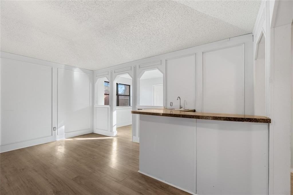 6930 Thornwood Dr - Photo 4 of 19