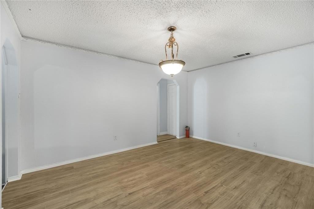 6930 Thornwood Dr - Photo 7 of 19