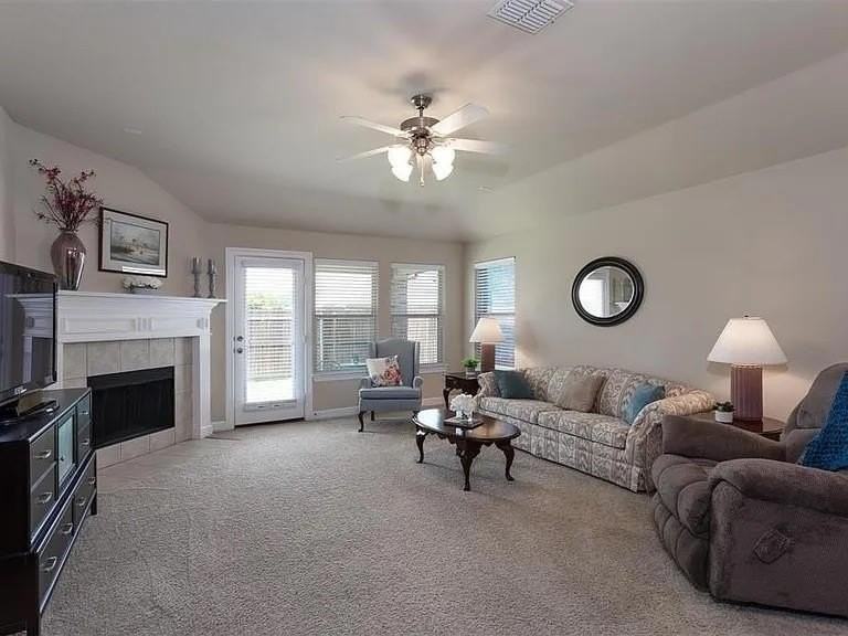 1524 Toucan Dr - Photo 4 of 10