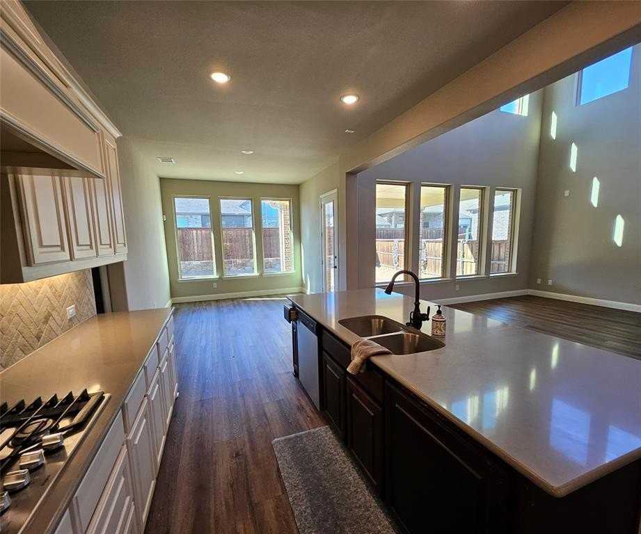 810 Elm Park Dr - Photo 4 of 29