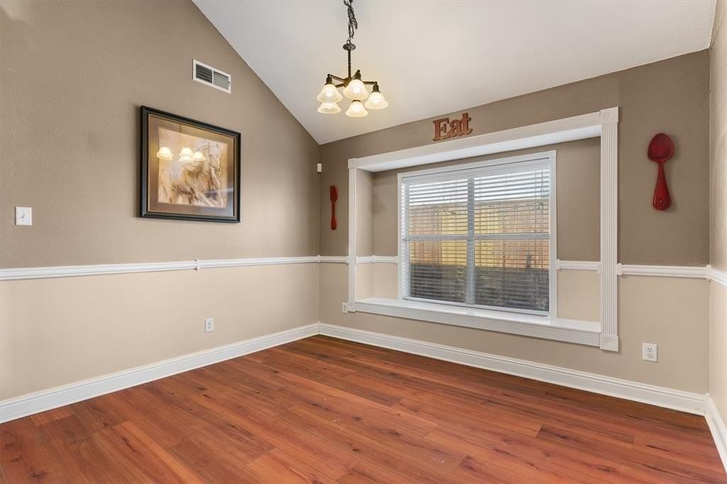 409 Kathy Ln - Photo 7 of 33