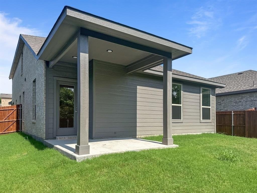 1908 Iris Rd - Photo 3 of 30