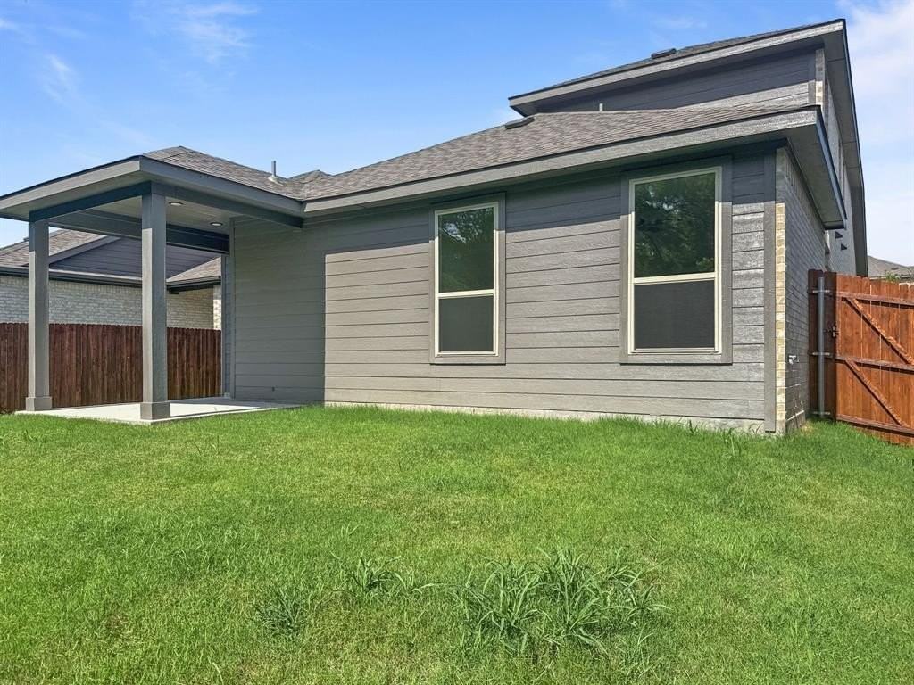 1908 Iris Rd - Photo 4 of 30