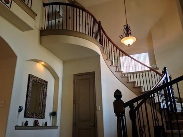 2111 Spicewood Dr - Photo 2 of 12