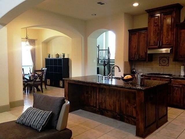 2111 Spicewood Dr - Photo 6 of 12
