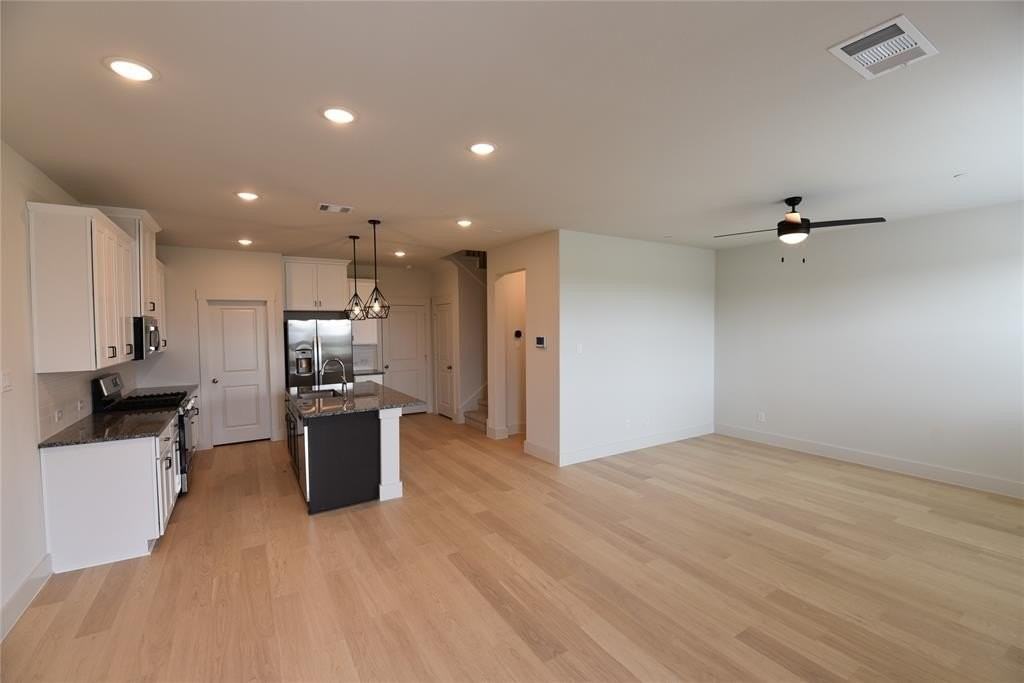 4525 Lamplights Dr - Photo 6 of 33