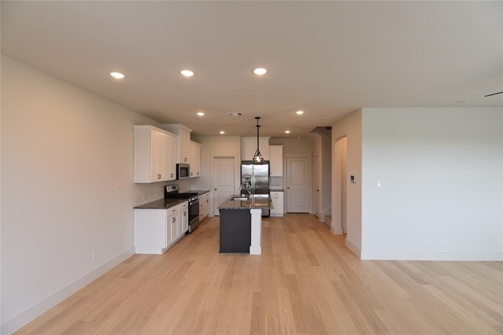 4525 Lamplights Dr - Photo 7 of 33