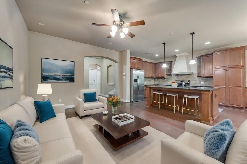 1003 Brook Hollow Dr - Photo 3 of 24