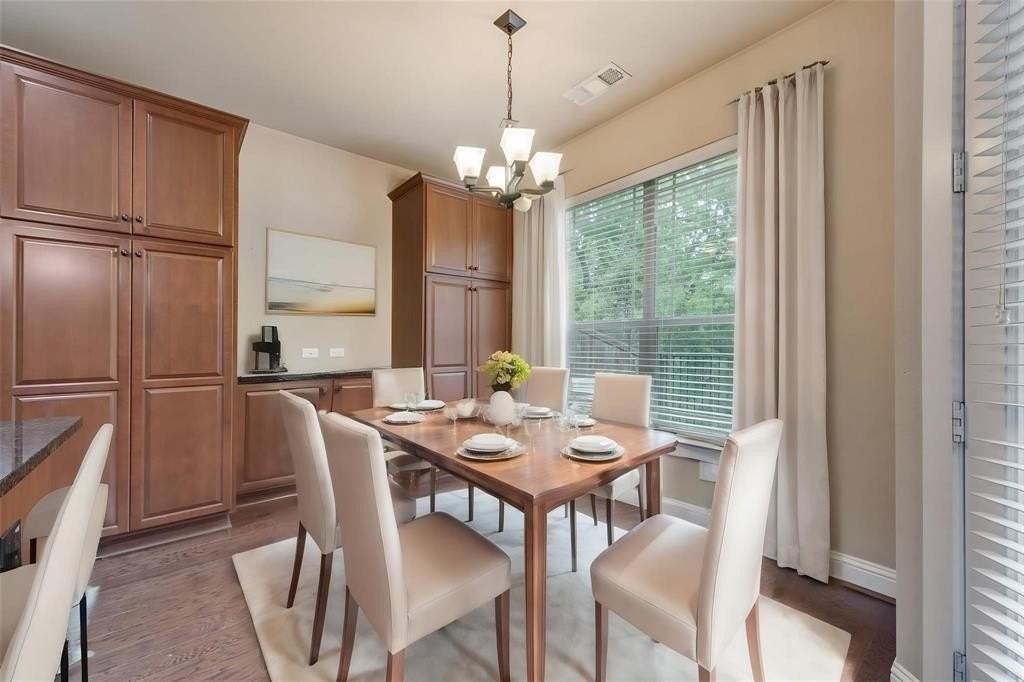 1003 Brook Hollow Dr - Photo 4 of 24