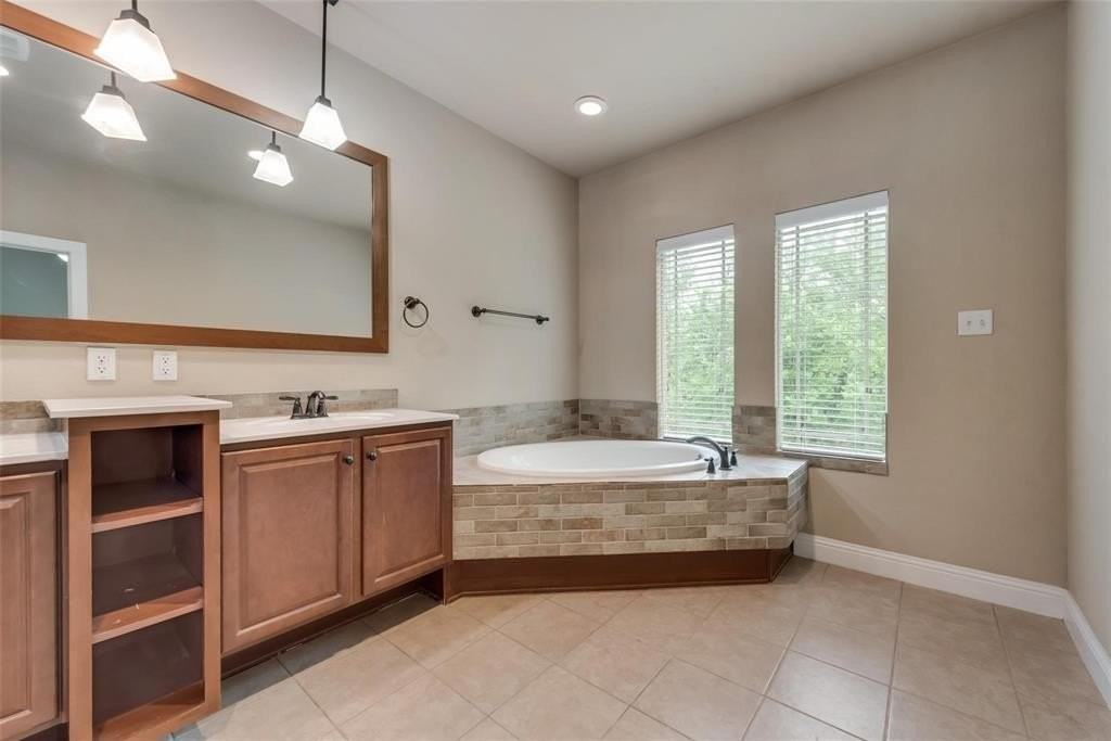 1003 Brook Hollow Dr - Photo 7 of 24