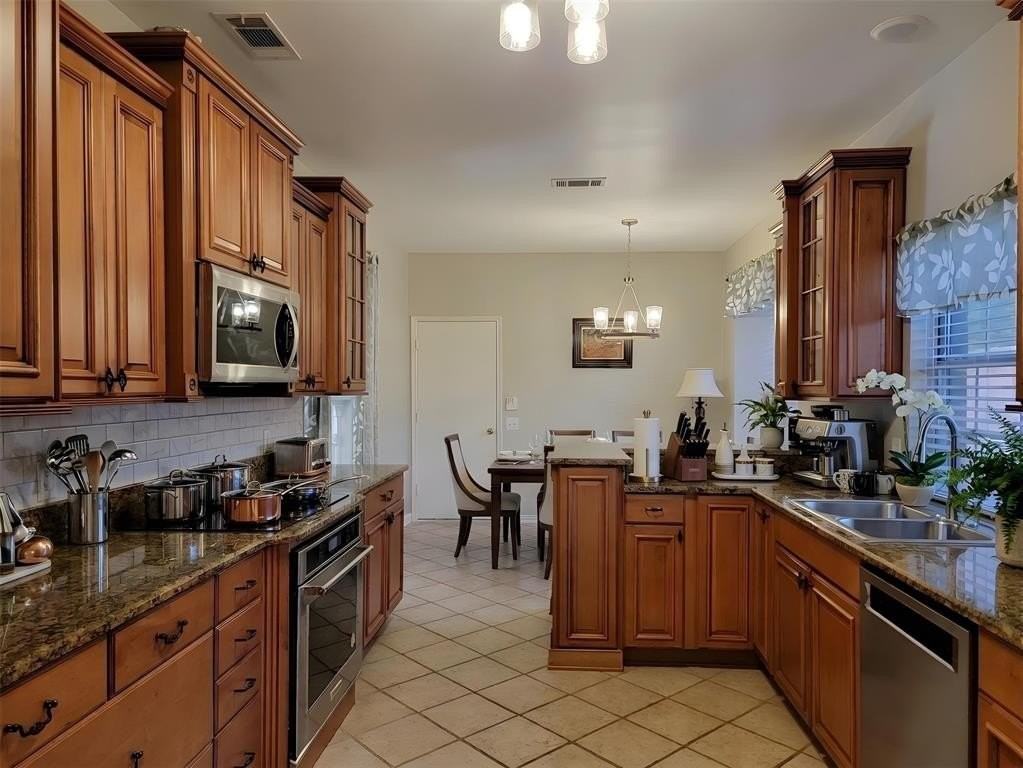 8609 Crested Cove Ct - Photo 6 of 39