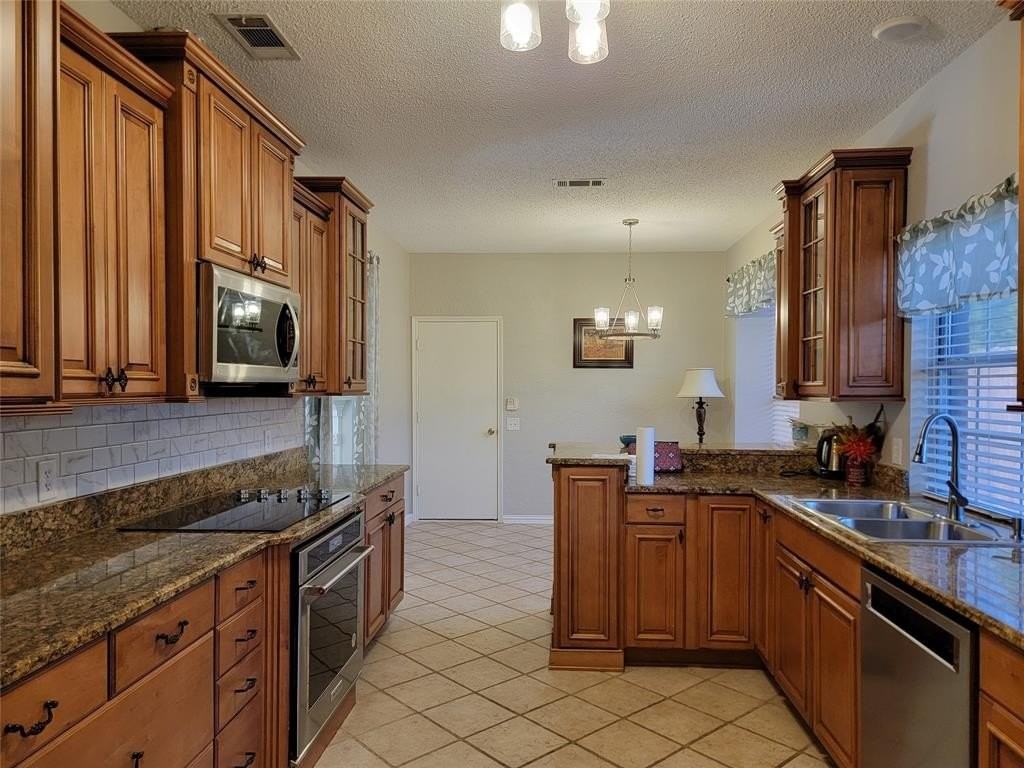 8609 Crested Cove Ct - Photo 7 of 39