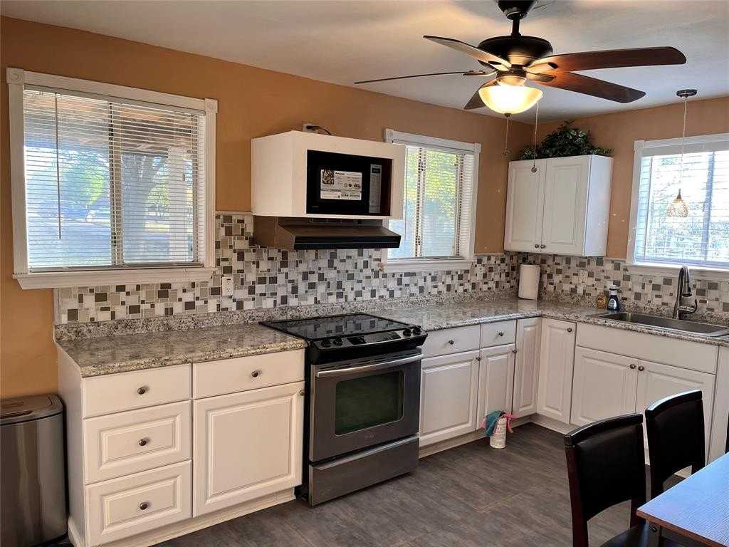 10480 Parkview - Photo 3 of 9