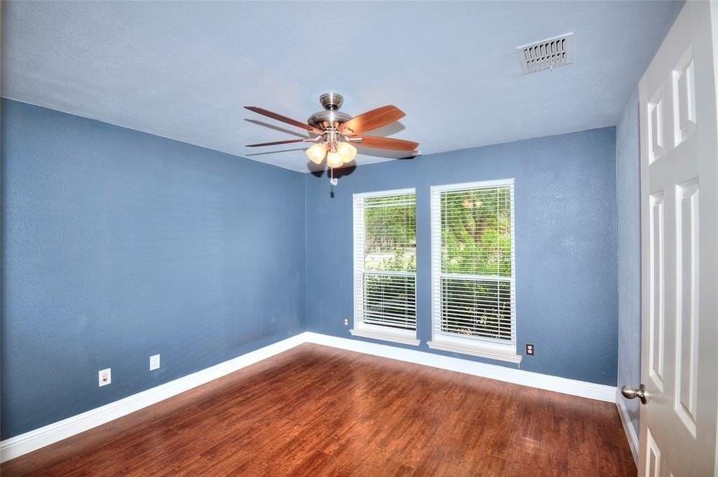 3913 Plymouth Dr - Photo 5 of 36