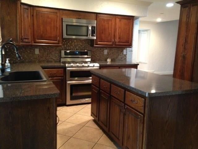 4817 Roberts Dr - Photo 2 of 10